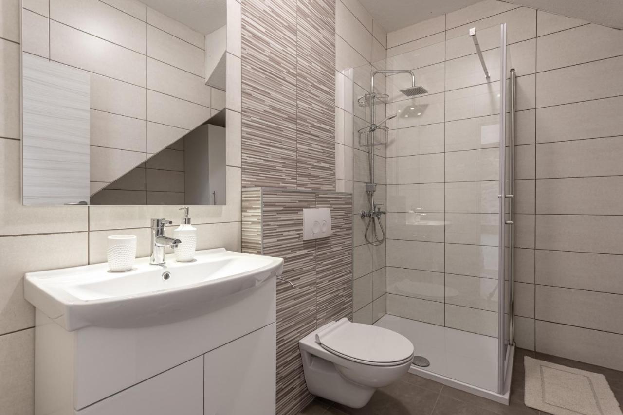 Villa Elm Milohnici Esterno foto